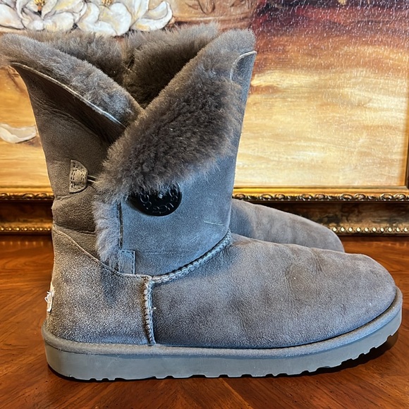 UGG Shoes - UGG Australia Bailey Button Gray Sheepskin  Winter Boots size 10